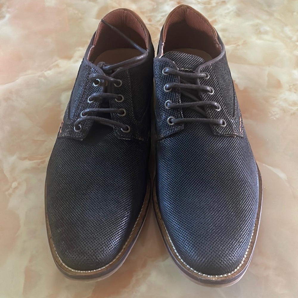 Brand new Steve Madden in Brown leather size 11. Original box.